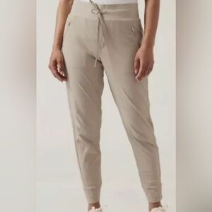 Athleta  Women’s Light high rise Jogger Pants
Size 8
